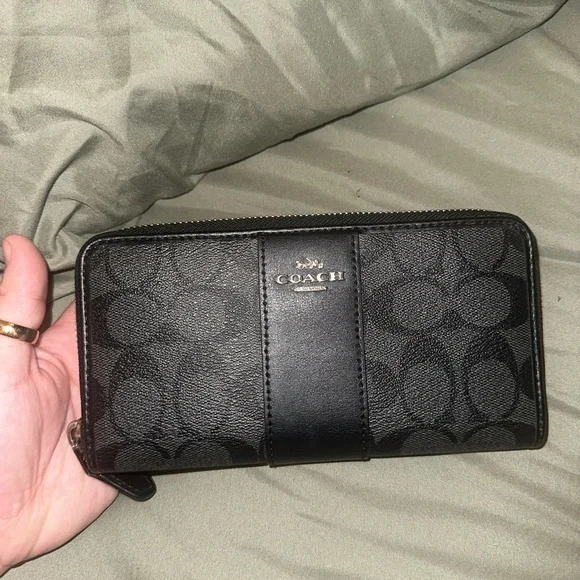 Coach Black Signature Wallet - Picture 1 of 5